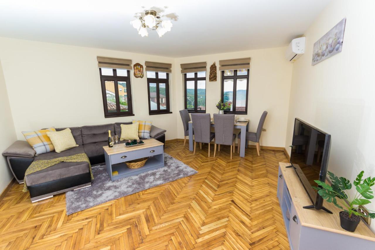 Apartment Zdravets, In The Heart Of The Old City Велико-Тирново Екстер'єр фото
